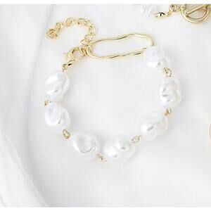 Bracelet Faux Pearl Goldtone Beachy Coastal Ocean Vacation Resort Best Seller